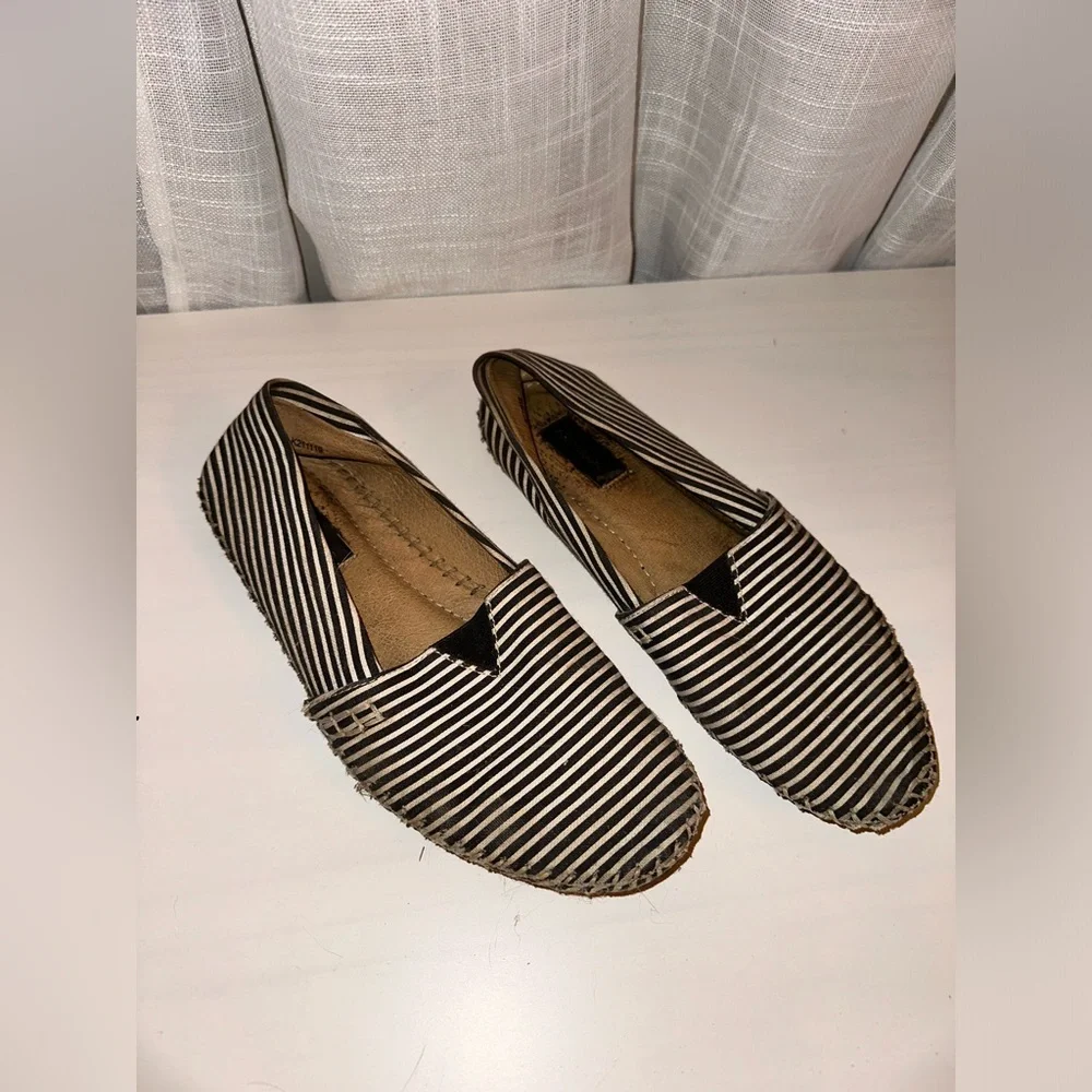 Adam Tucker Navy Blue & White Striped Espadrille Flats/Boat Shoes, Size 8